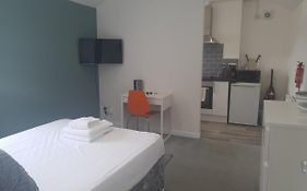 Cozy Crib - 1 Bed Studio